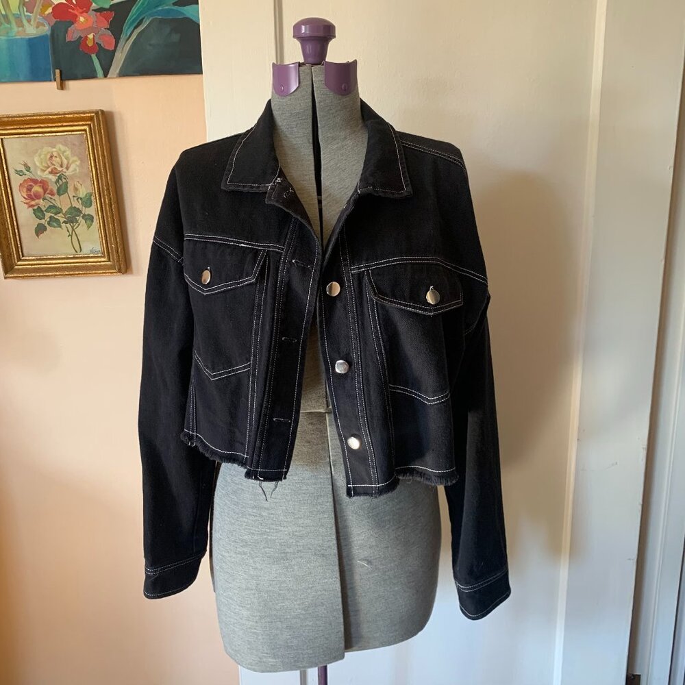FOREVER 21 M Jean Jacket Black Denim Shirt Cropped Fringe Hem Button Up Boxy
